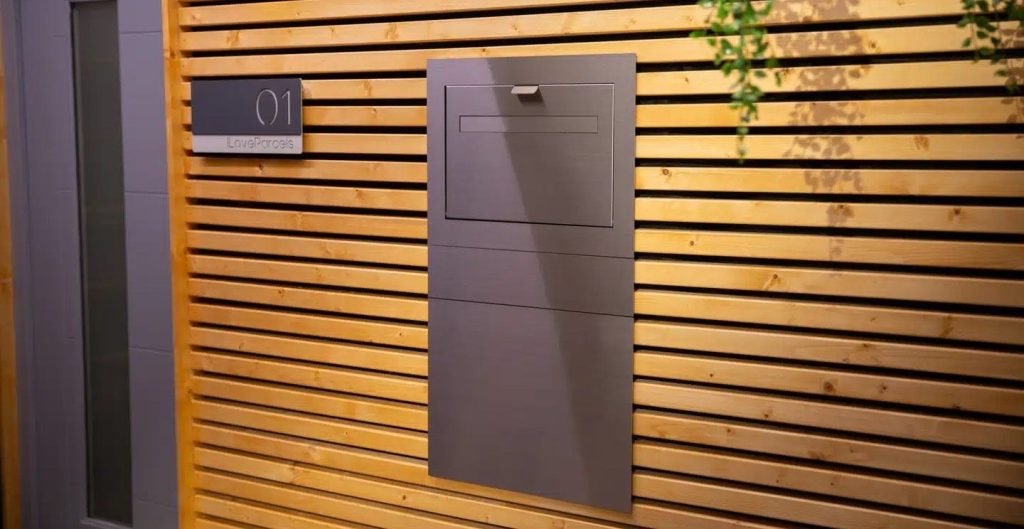 Parcel box mounted on a fence